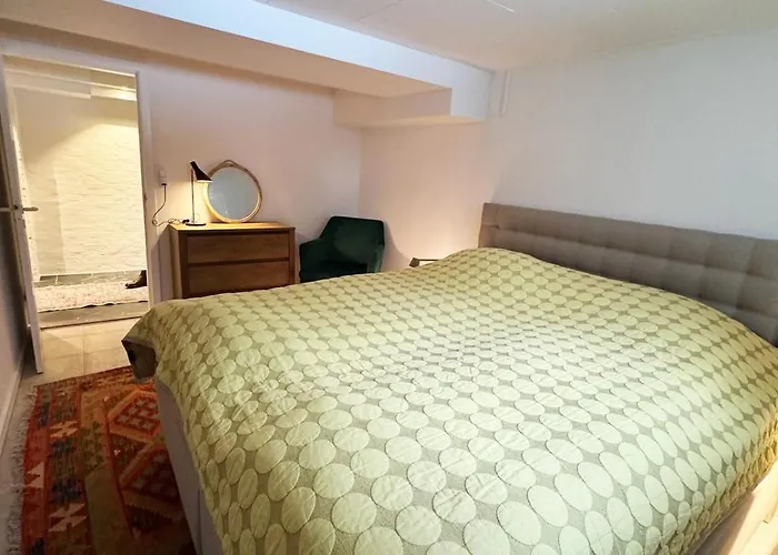 And Unique Basement With Parking Apartman