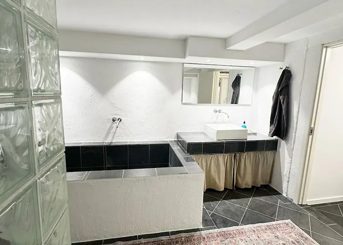 Apartman And Unique Basement With Parking Odense